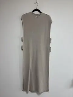 ノースリーブニットワンピース ベージュ
