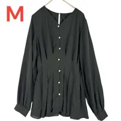新品未使用　黒　Mサイズ　Vネック パールボタン　タック　ブラウス　長袖シャツ