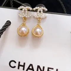 CHANEL パール付きロゴピアス