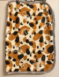 新品未使用　三毛猫　ねこ　フランネル　ひざ掛け　70×100