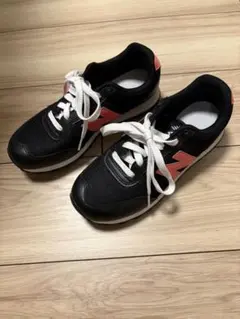 23.5 New Balance 400 ブラック/レッド スニーカー