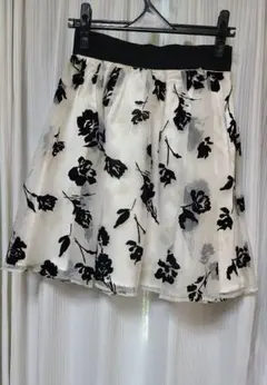 フレアスカート 白黒花柄 透け感あり