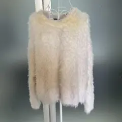 白のファー風長袖ニット