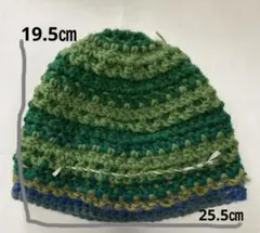 緑系と青系のニット帽