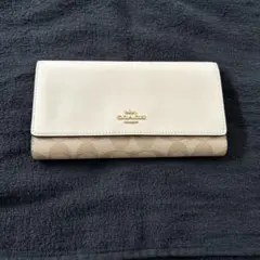 新品coachレザー製二つ折り長財布 ホワイト/ベージュのサムネイル