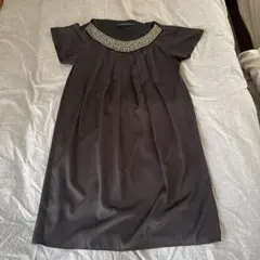 ビーズ装飾付き黒のAラインドレス