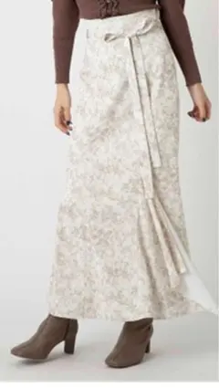 SNIDEL SusTainaバリエプリントスカート 1号ベージュ