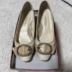卑弥呼elegance ベージュ バックル付きパンプス