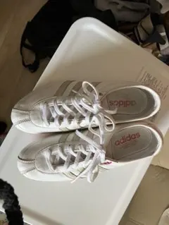 adidas 革スニーカー