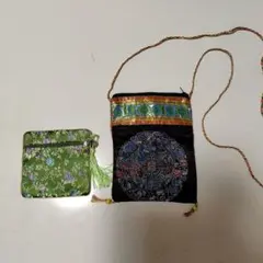 ショルダーバッグと刺繍ポーチのセット