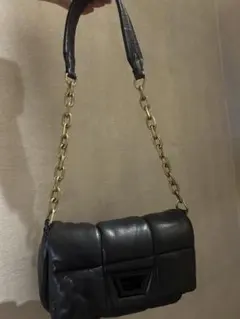 ZARA ブラックレザー ミニショルダーバッグ　キルティング