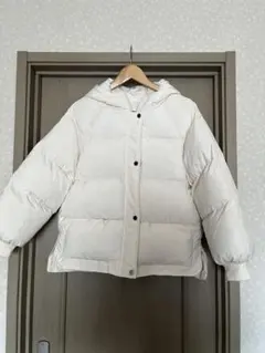 未使用品　ホワイト フード付きダウンジャケット