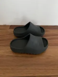 adidas yeezy KIDS アディダス スライド サンダル キッズ