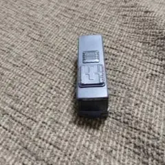 グレーのバス型ミニカー