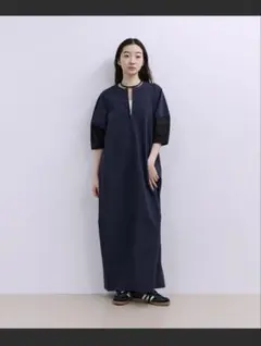 【美品】ADAM ET ROPE' ハーフZIPコクーンワンピース ネイビーのサムネイル