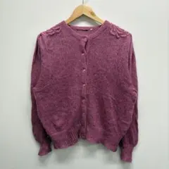ピンク パープル　ニットカーディガン ボタン付き　肩に薔薇