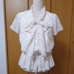 新品　シフォン透け感チェック ボウタイリボン ペプラム半袖ブラウスのサムネイル