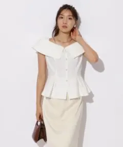 JUSGLITTY ショートペプラムジレブラウス　オフ白のサムネイル