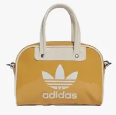 adidasヴィンテージバッグ三つ葉エナメルバッグadidas クリーム色 adidasヴィンテージバッグ三つ葉エナメルバッグadidas クリーム色