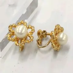 Vintage フラワーモチーフ ゴールドイヤリング パール