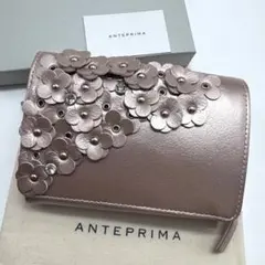 新品未使用✨アンテプリマ　二つ折り財布　フラワーモチーフ　マッツェット　ピンクのサムネイル