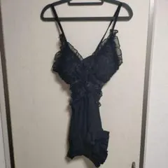 フリル付きブラック ボディースーツ