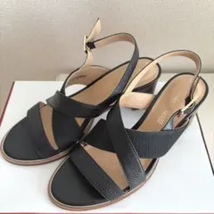 クラークスClarksレディースサンダル23.5㎝ヒール6㎝ 黒に茶系のヒールのサムネイル