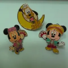 東京ディズニーリゾート限定 ハピネスイズヒア 30周年ピンバッヂ