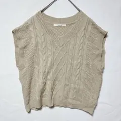 OFALO しまむら ノースリーブベスト ベージュ ケーブルニット 重ね着 軽量