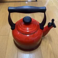 ル・クルーゼ　Le Creuset ホイッスルケトル レッドのサムネイル