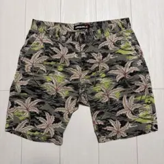 QUIKSILVER ハーフパンツ　ボタニカル柄のサムネイル