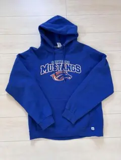 Mustangsロゴ入り青パーカー