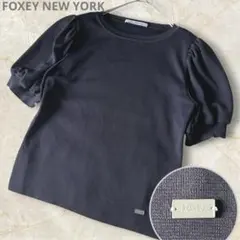 【美品】22ss FOXEY　フォクシー アベイル　ニットトップス　ロゴプレートのサムネイル