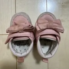 リボン付きピンクベビーシューズ