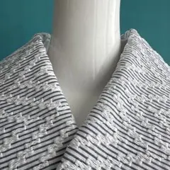 1682半襟 白と黒（グレー）のストライプ　ジグザグ模様の刺繍　涼しげ上品　春夏のサムネイル