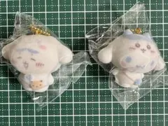 サンリオちいかわシークレットフロッキーマスコットチャーム ハチワレ、シナモロール