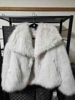 ホワイトファーショートコート