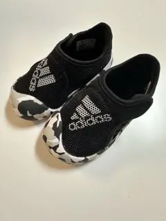 adidas 13センチ　スリッポンシューズ ブラック/カモフラージュ　サンダル