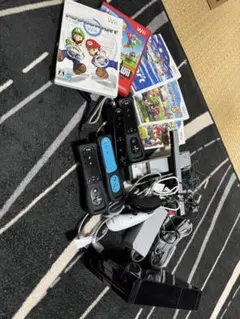Wii 本体、ゲームソフト、リモコン4本セット ソフト付き
