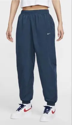 Nike ネイビー トラックパンツ