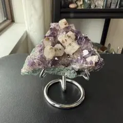 ベトナム・ダクラク省産・共生色カルサイト晶洞標本 - メルカリ