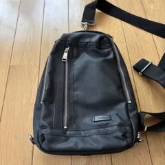 COACH✨メンズボディバッグ　シボ革ワンショルダー　70691 チャーム　金具 COACH✨メンズボディバッグ シボ革ワンショルダー 70691 チャーム 金具