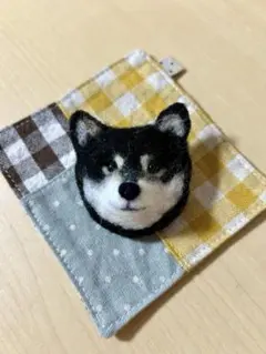 羊毛フェルト　黒柴　ブローチ　ハンドメイド