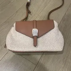カゴバック♡ブラウン♡編み込み♡ショルダーバッグ♡夏バック♡金具ゴールド♡肩掛けのサムネイル