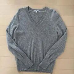 【美品】ユニクロ　UNIQLO グレー Vネック セーター Mサイズ　カシミヤ