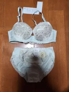ワコール　ウイング　B75セット　新品