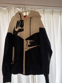 NIKE フード付きウィンドブレーカー ブラック ホワイト Mのサムネイル