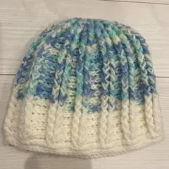 青と白のグラデーションニット帽