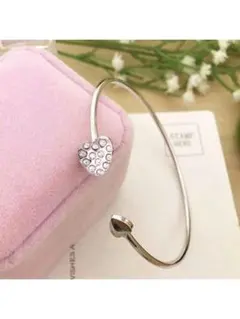 ラインストーン付きクリスタルハート型ブレスレット