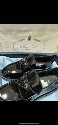PRADA ブラックエナメルローファー　【箱あり】